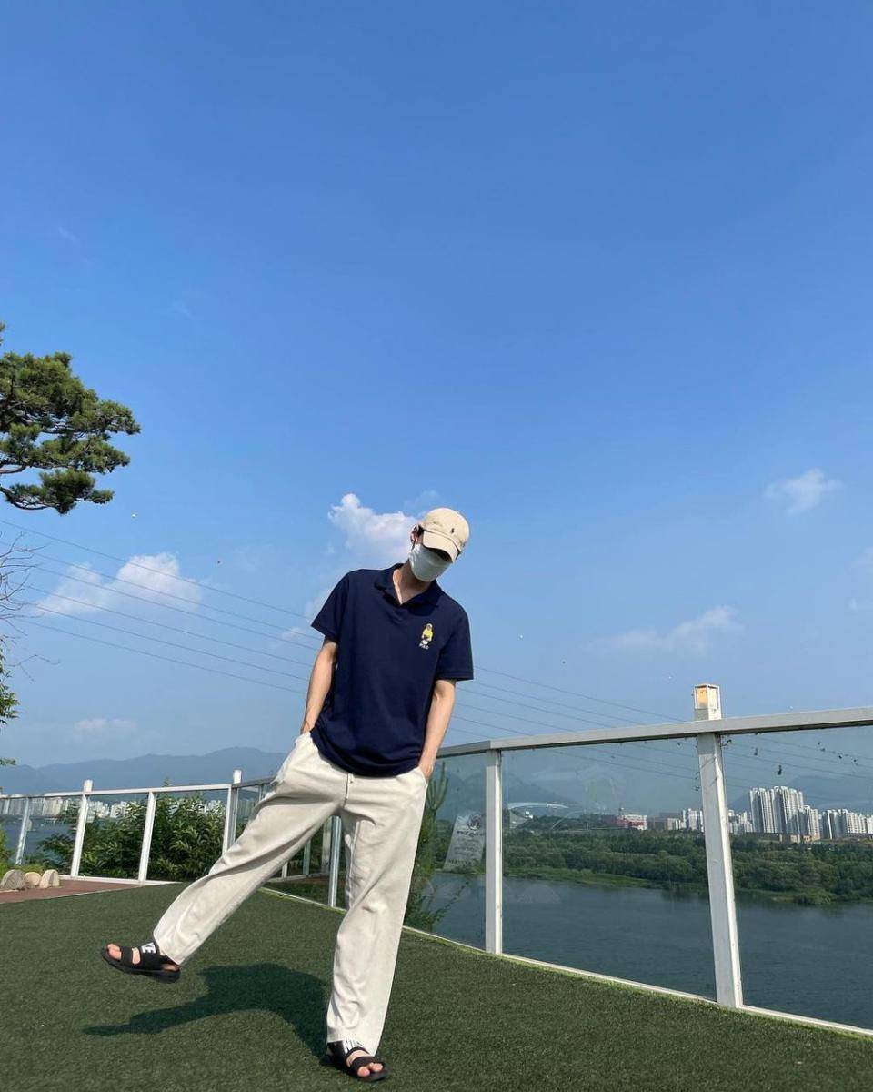 Doyoung NCT (instagram.com/do0_nct)