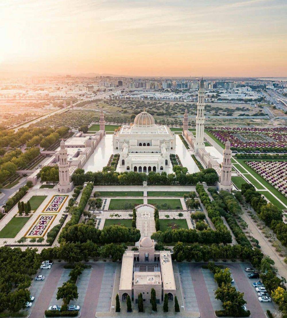 Sultan Qaboos Grand Mosque (instagram.com/thegreatmosques)