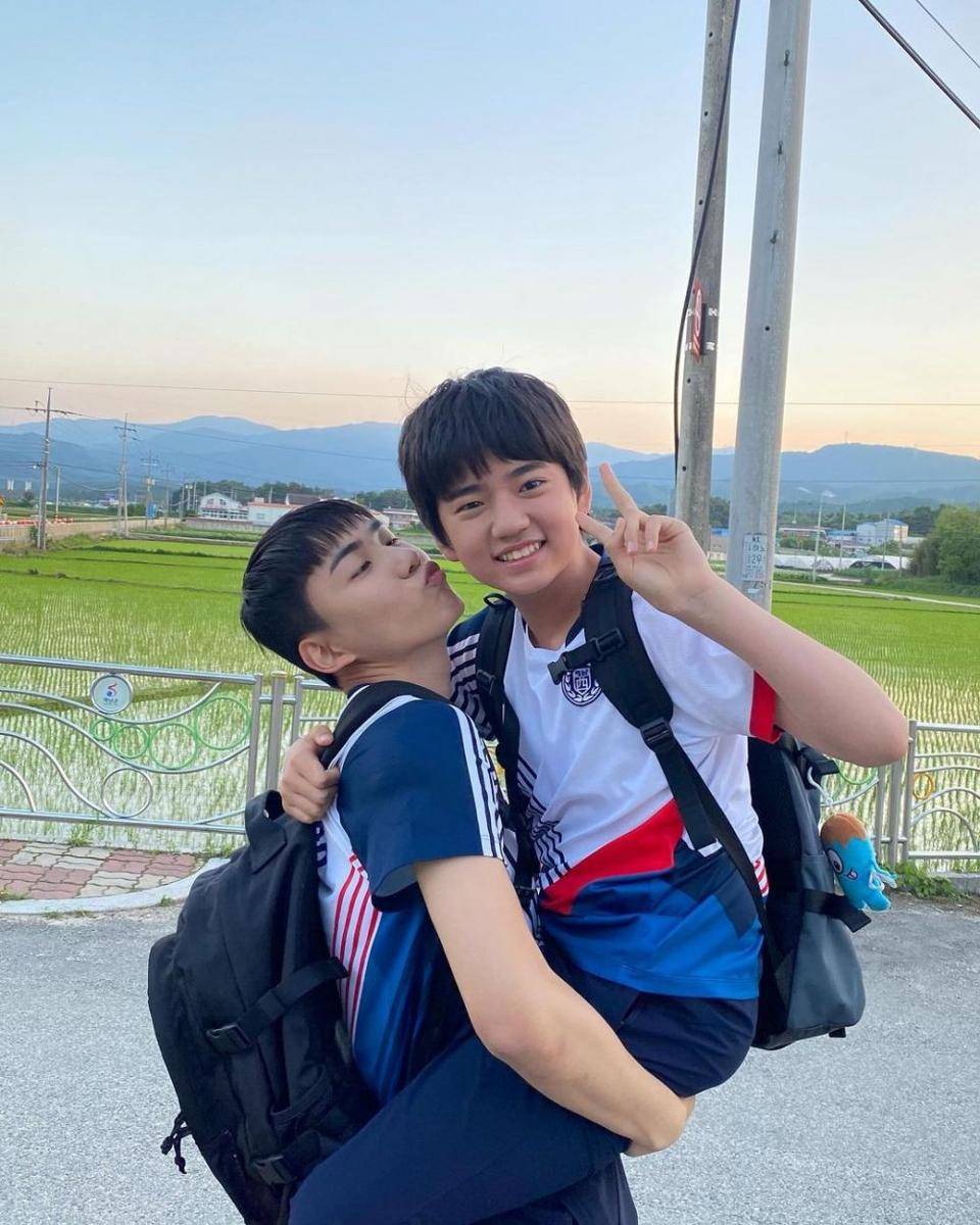 Pemain Racket Boys di balik layar (instagram.com/t_js0813)