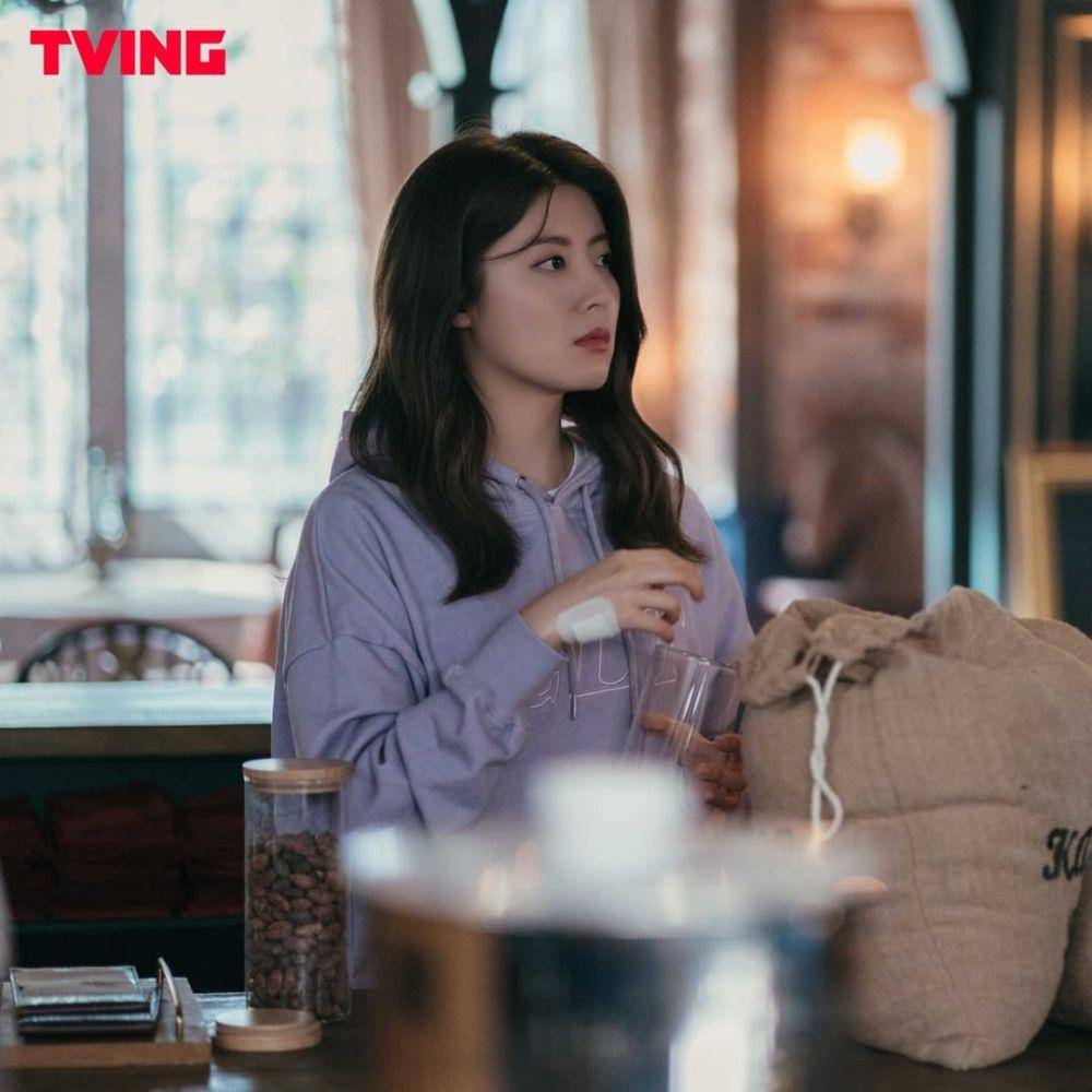Nam Ji Hyun dalam drama The Witch's Diner (instagram.com/tving.official)