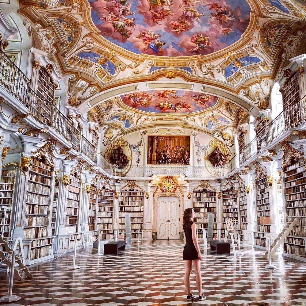 Admont Abbey Library (instagram.com/isabellafotobella)
