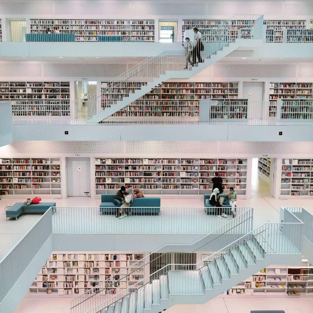 Stuttgart Library (instagram.com/marins.mahi)