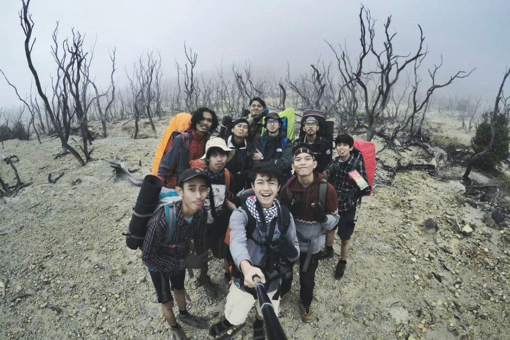 5 Spot Instagramable di Gunung Papandayan, Bikin Feed Makin Kece