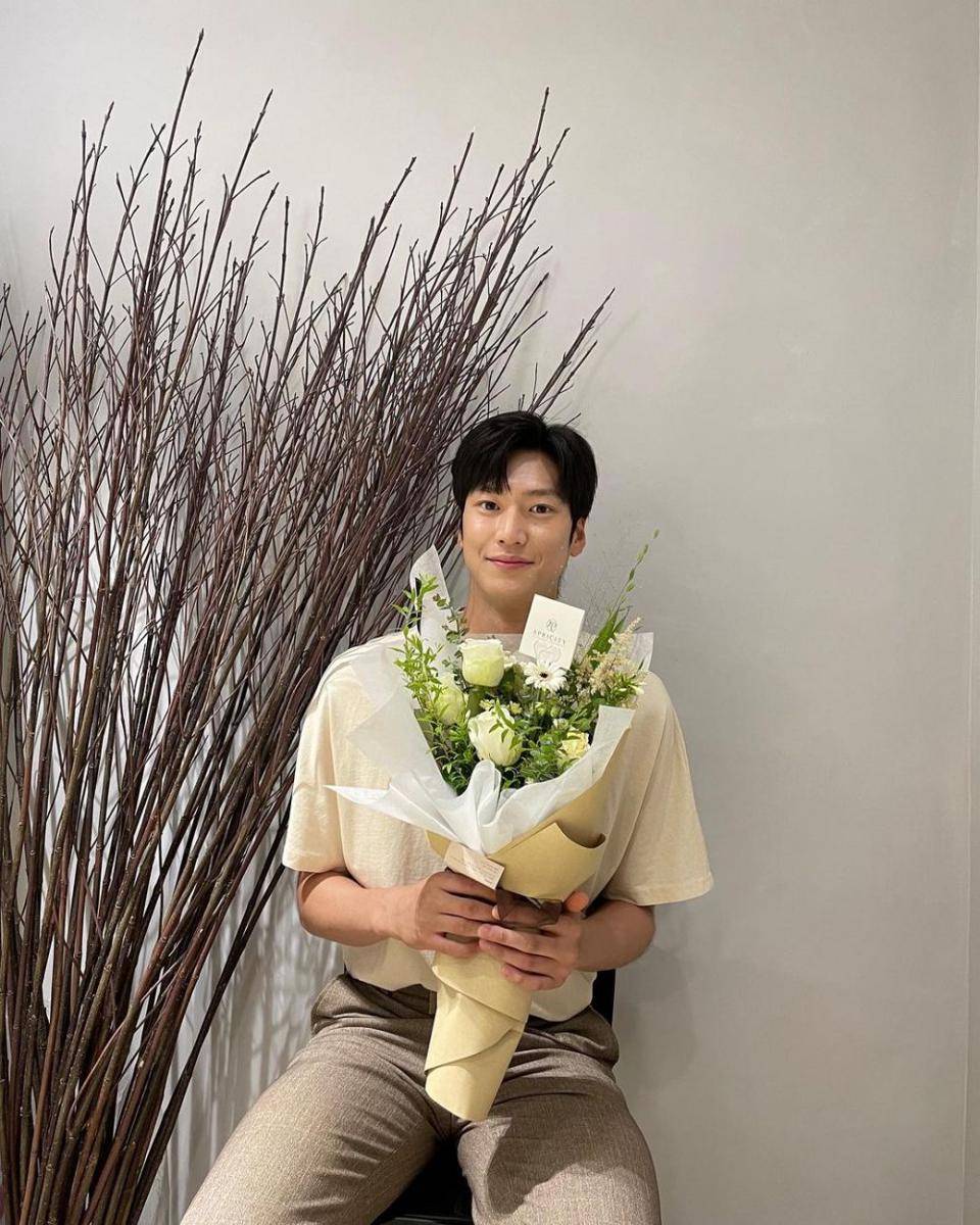 Na In Woo (instagram.com/10042n00)