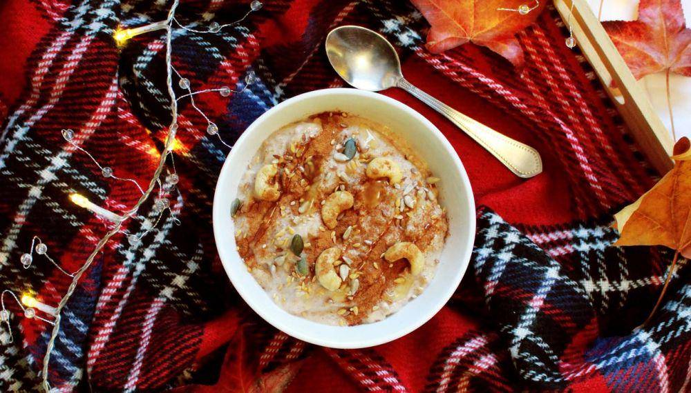 ilustrasi golden syrup porridge (unsplash.com/Ana Azevedo)