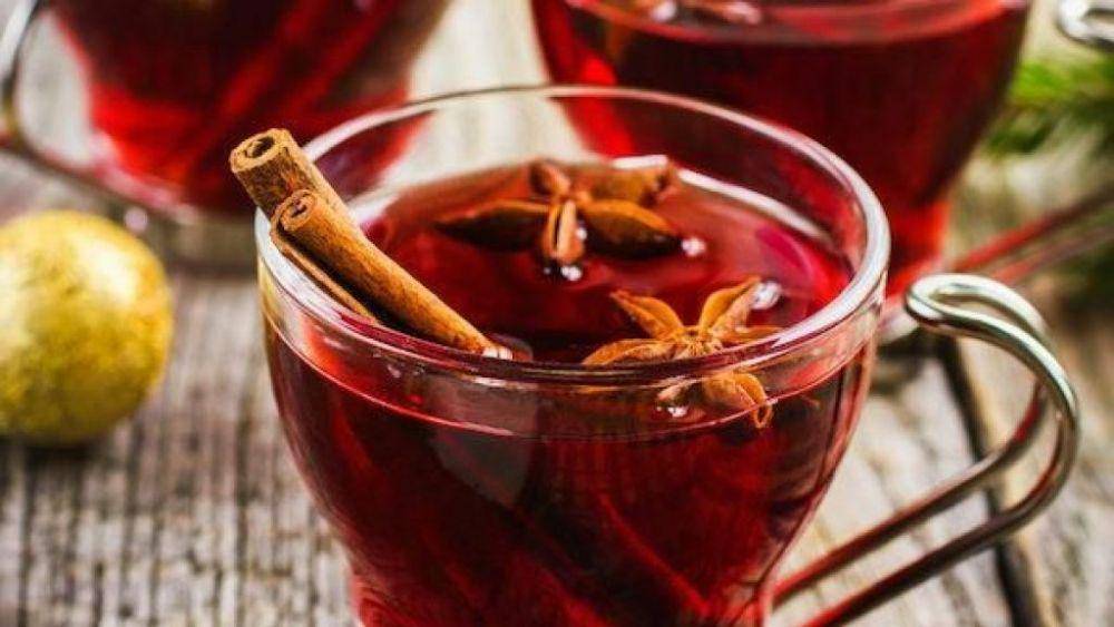 Bir pletok, minuman tradisional khas Betawi (herstory.co.id)