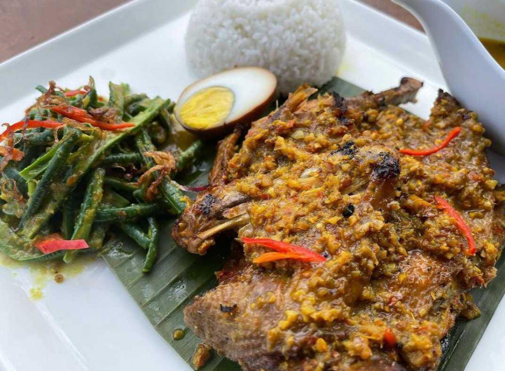 9 Kuliner Khas Nusantara Berbahan Ayam yang Nikmat, Bisa untuk Lauk!