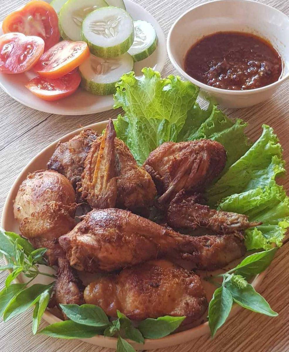Ayam goreng kalasan (instagram.com/dapoersikoko)
