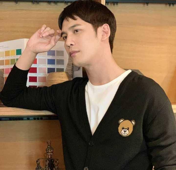 Park Ki Woong (instagram.com/oopkwoo)