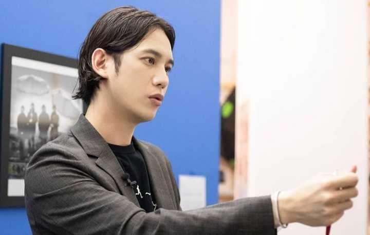 Rekan Main Hani, 9 Fakta Park Ki Woong Comeback di You Raise Me Up
