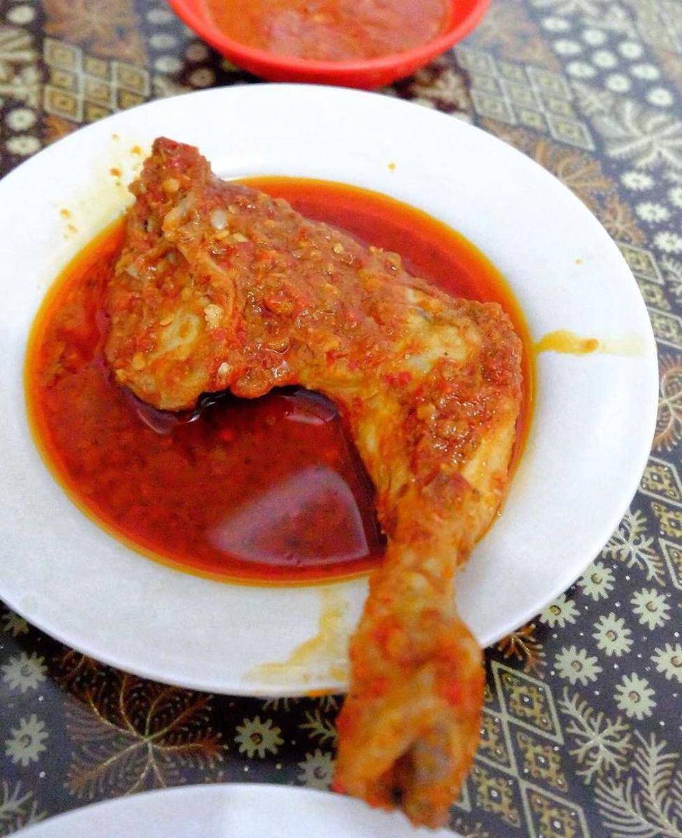 Ayam rica-rica (instagram.com/zhoueats)