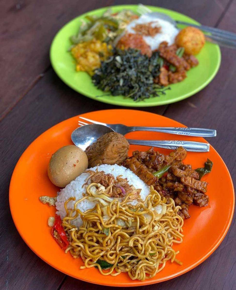 Nasi Uduk Ibu Jum (instagram.com/mimolette_1106)