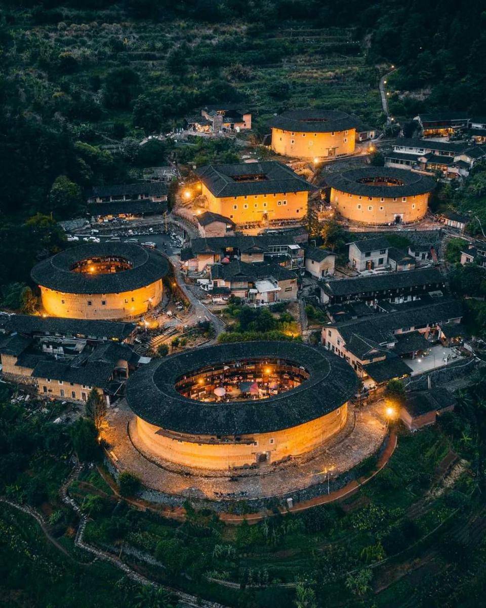 tulou at night (instagram/st_ella)