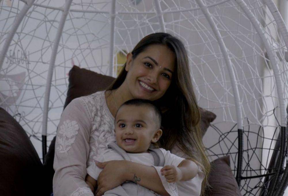 potret Anita Hassanandani dan anaknya (instagram.com/anitahassanandani)