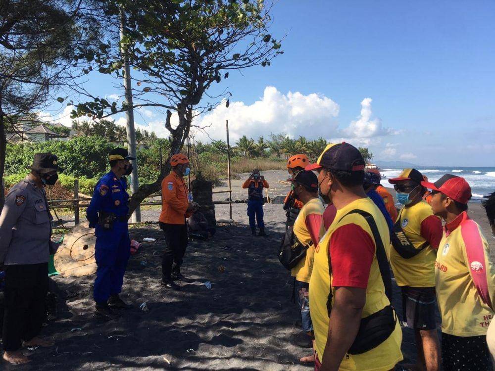 Pencarian korban terseret arus di Pantai Pering (Dok.IDN Times/Basarnas Bali)
