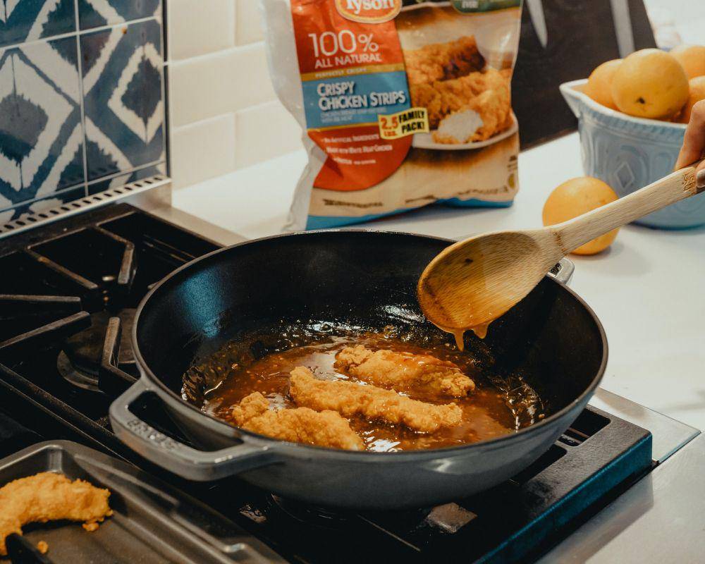 Ilustrasi memasak (unsplash.com/@tysonbrand)