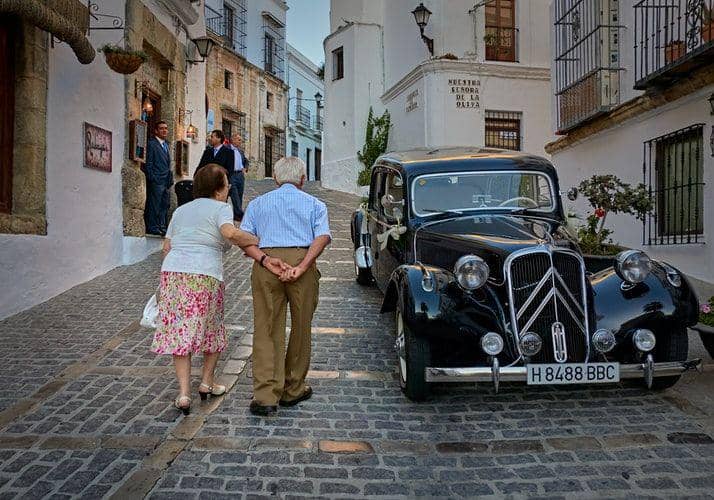 Ilustrasi menua bersama (unsplash.com/vidarnm)