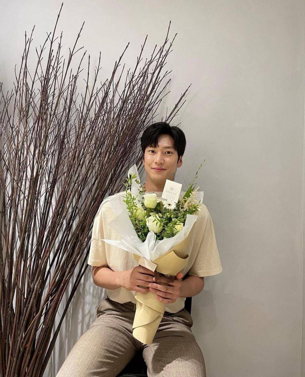 Na In Woo (instagram.com/1004n00)