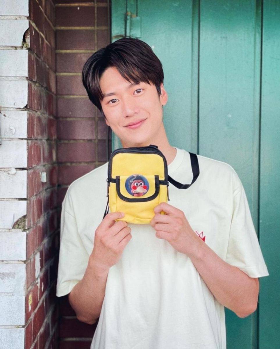Na In Woo (instagram.com/1004n00)