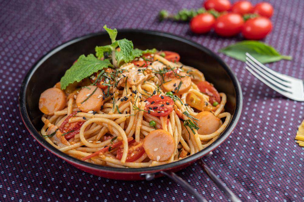 ilustrasi spageti (freepik.com/jcomp)