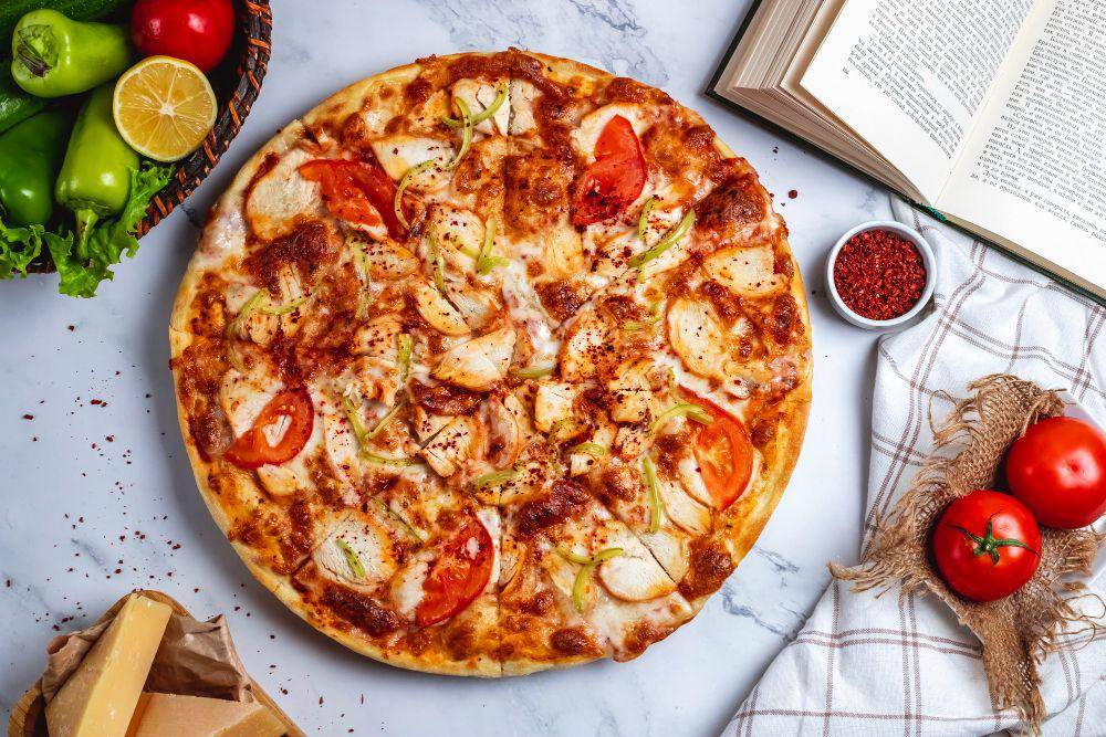 ilustrasi piza (freepik.com/stockking)