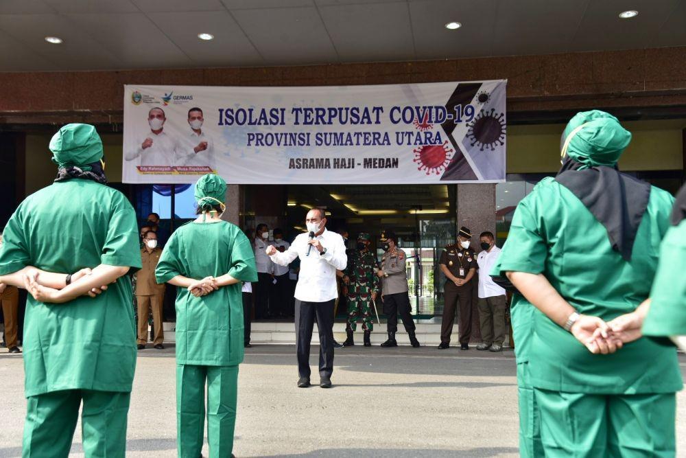Gubernur Edy meninjau lokasi isolasi terpusat di Asrama Haji, Kota Medan, Selasa (10/8/2021). (Diskominfo Sumut/Veri Ardian)