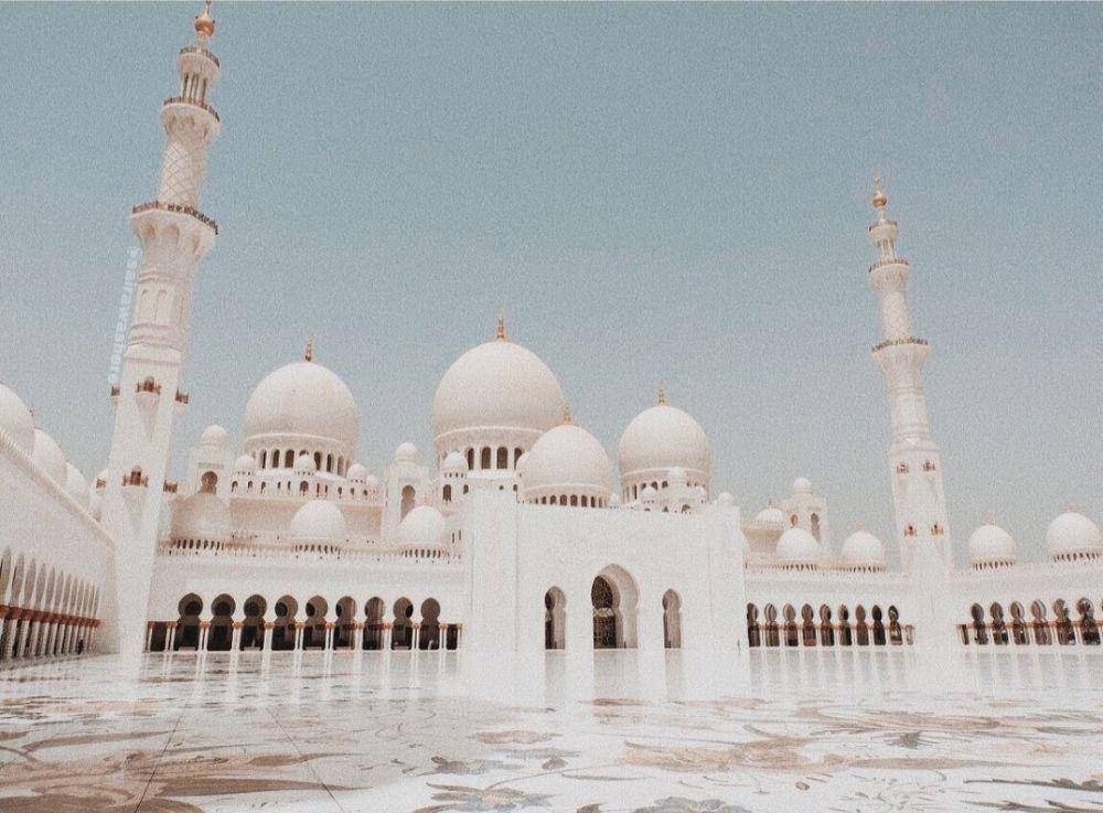 Masjid Sheikh Zayed Grand (instagram.com/sairawashere)