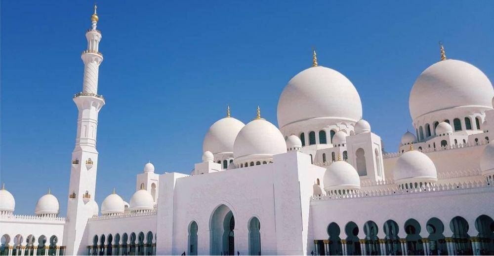 Grand Bur Dubai Masjid (instagram.com/prachikhabaria)
