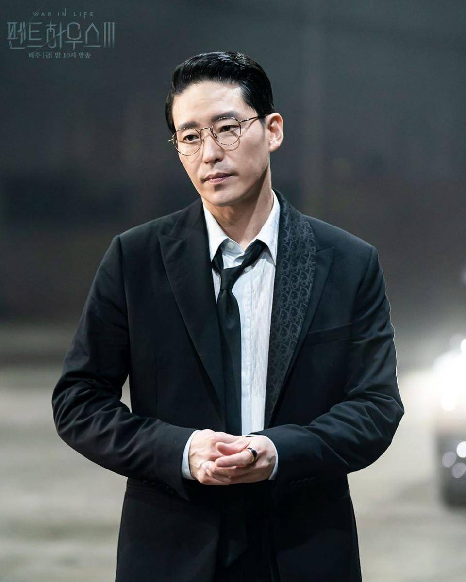 Joo Dan Tae - Uhm Ki Joon (dok. SBS/The Penthouse via instagram.com/sbsdrama.official)