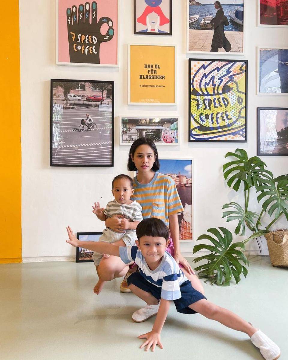 Andien dengan dua anak balitanya (instagram.com/andienaisyah)
