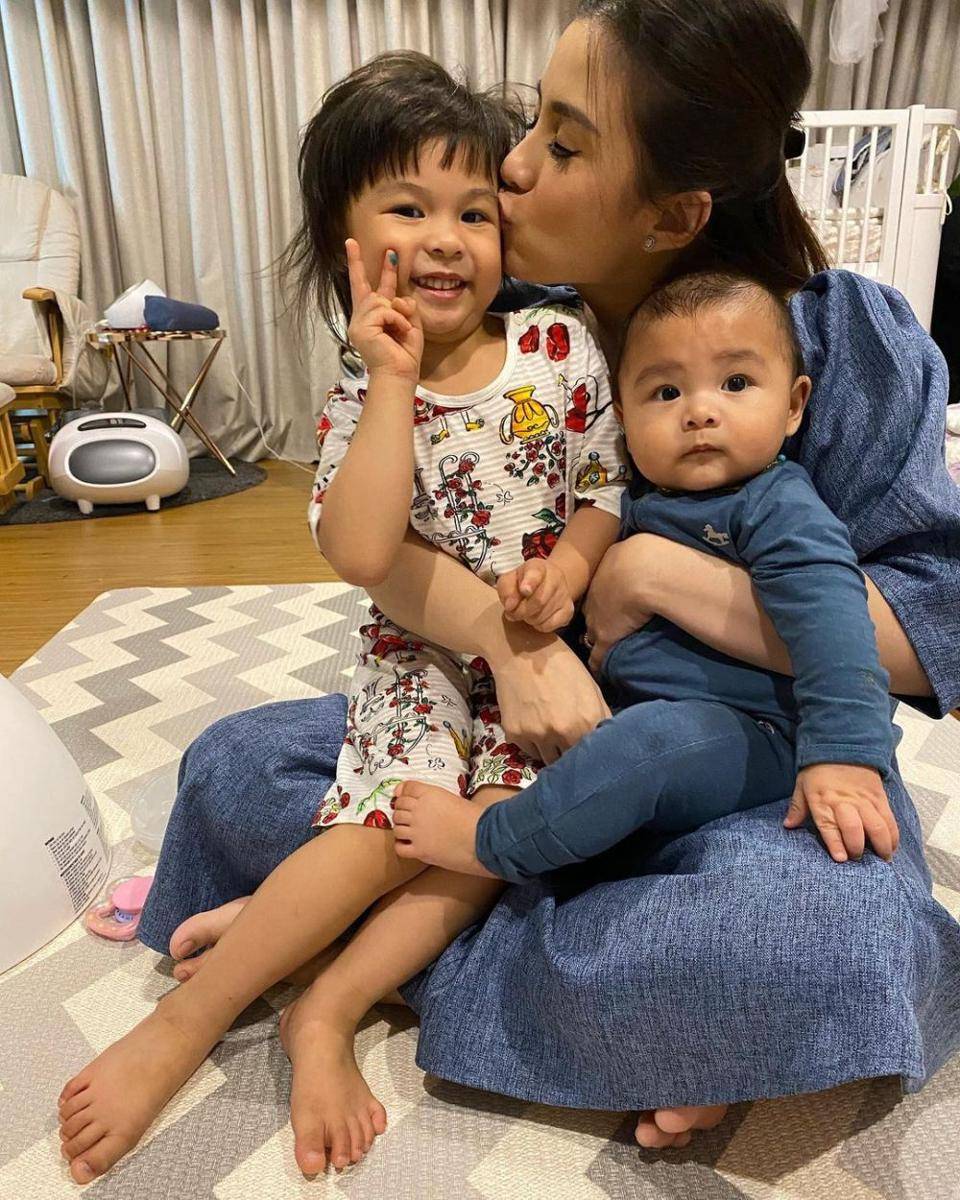 Chelsea Olivia dengan dua anak balitanya (instagram.com/chelseaoliviaa)