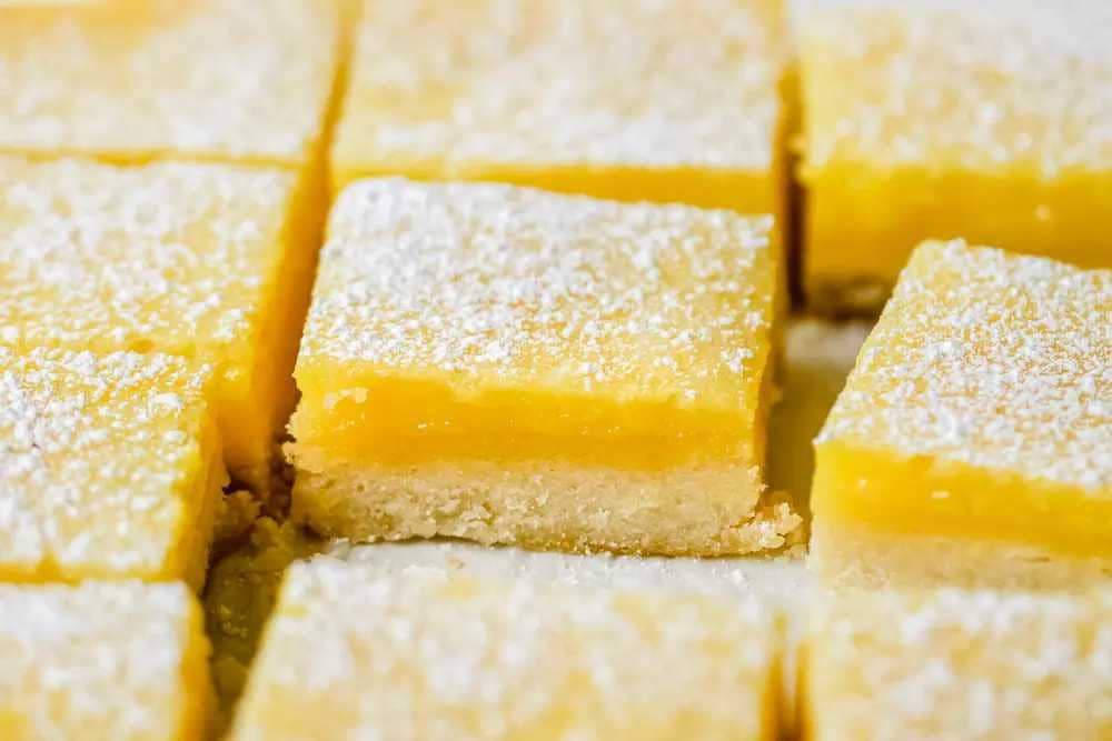 Lemon bars (flowersinthesalad.com)
