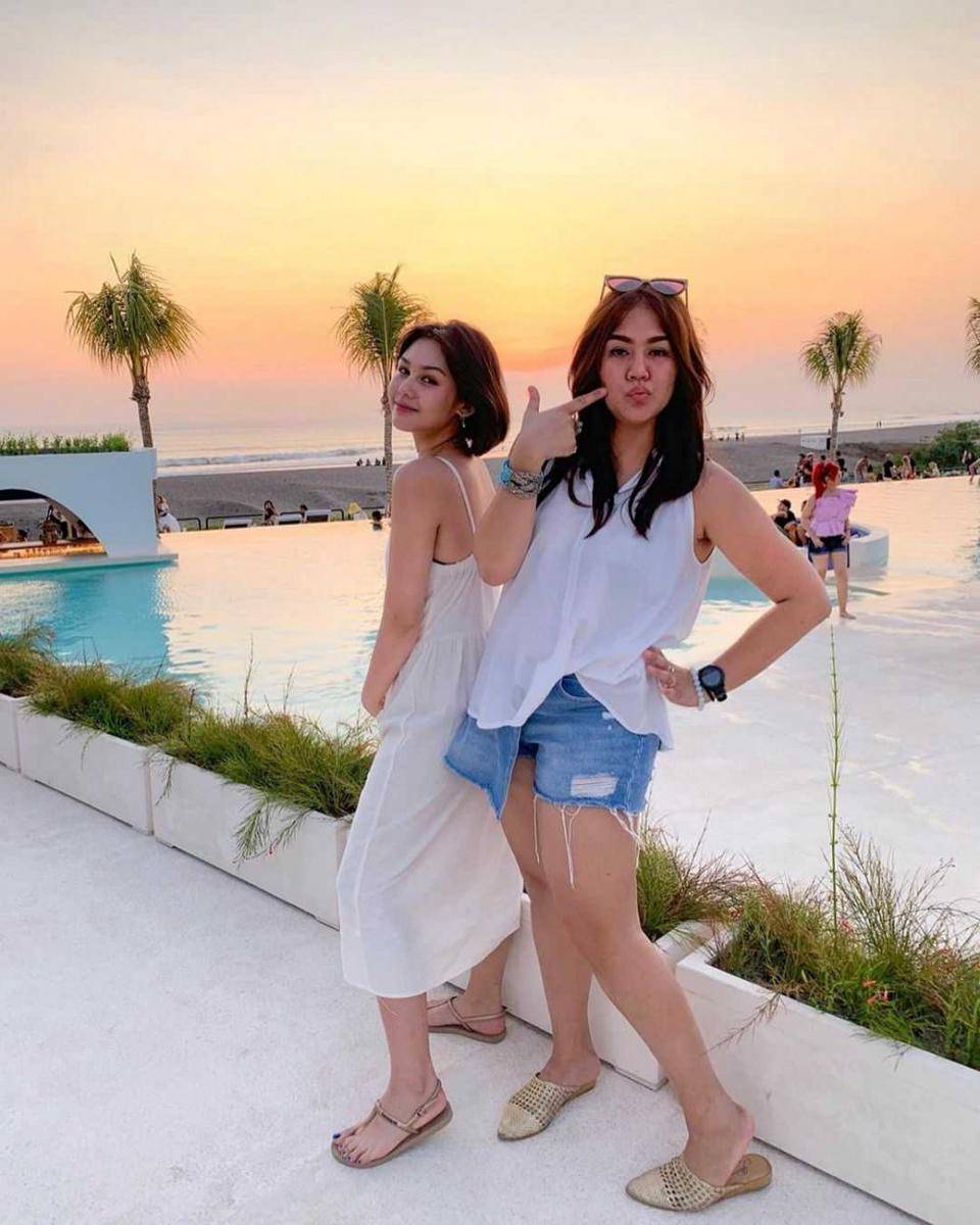Vanesha dan Sissy (instagram.com/vaneshaass)