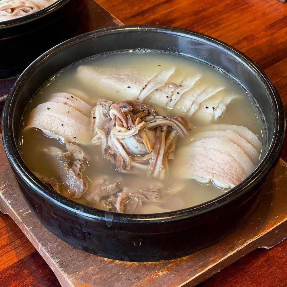 Dwaeji gukbap (instagram.com/wukjinkim)