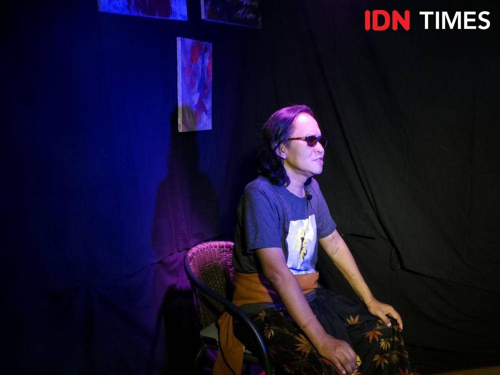 Seniman Didon Kajeng. (IDNTimes/Ni Ketut Sudiani)