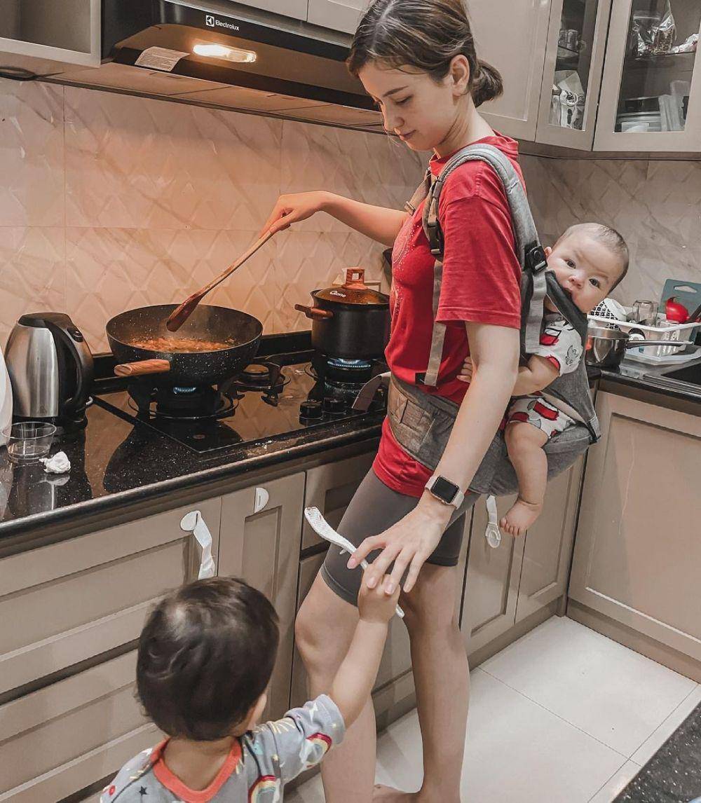 Kimberly Ryder dan dua buah hatinya (instagram.com/kimbrlyryder)