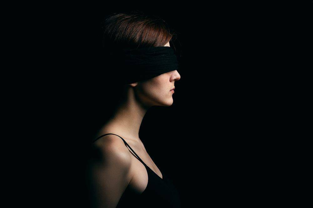 Ilustrasi mata tertutup (unsplash.com/Kirill Balobanov)