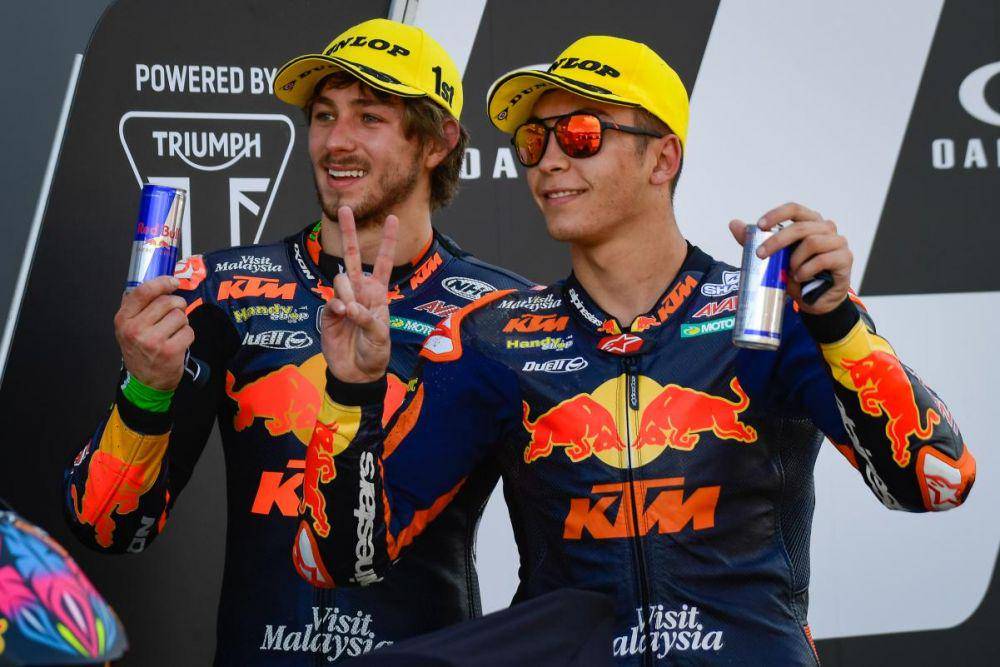 Pembalap Red Bull KTM Ajo Remy Gardner dan Raul Fernandez (motogp.com)