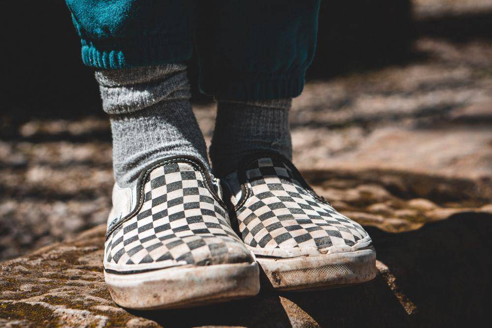 Ilustrasi penggunaan kaus kaki (unsplash.com/R.D. Smith)