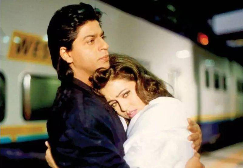 Mahima Chaudhry dalam film Pardes (dok. Mukta Arts via timesofindia.indiatimes.com)