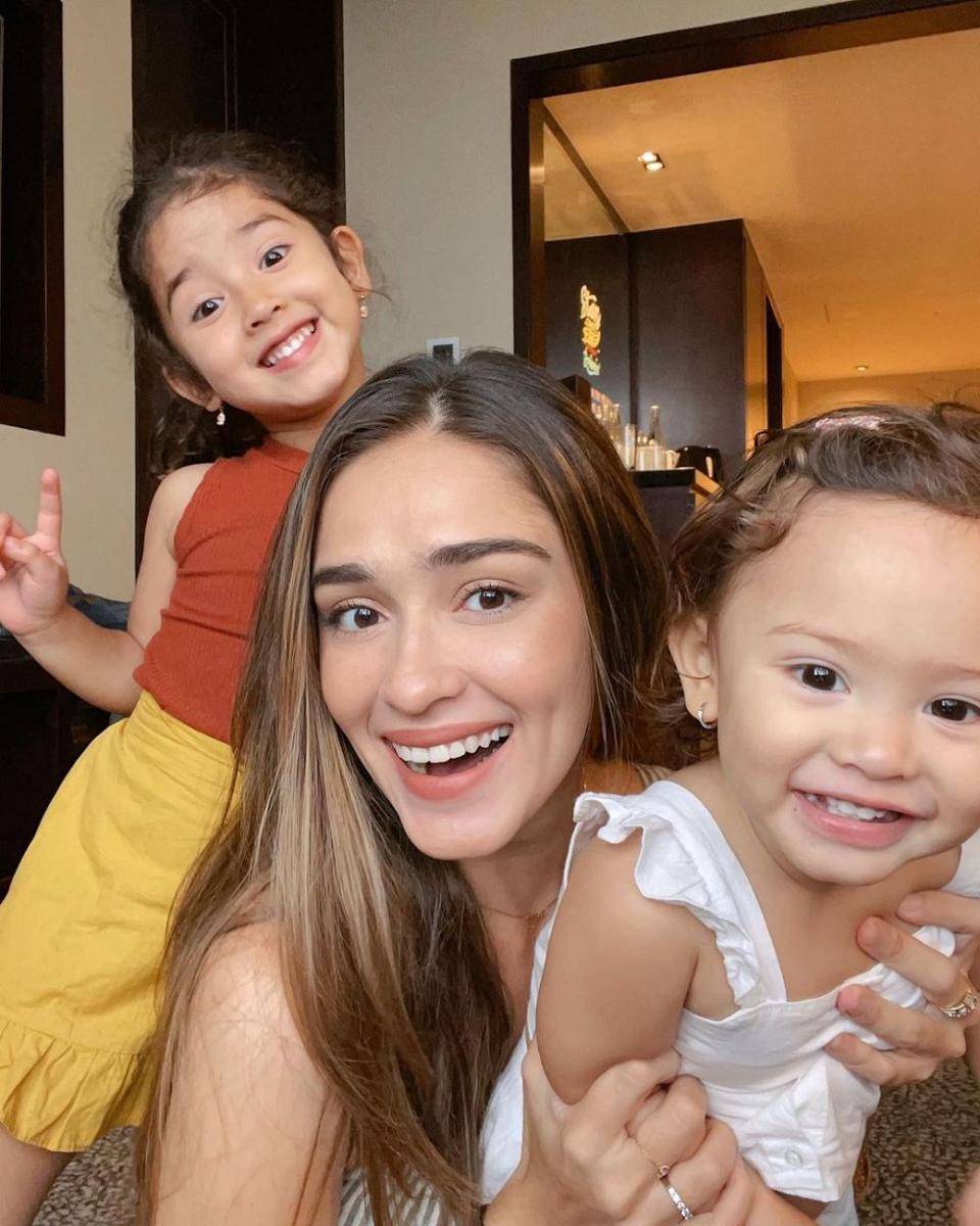 Yasmine Wildblood dengan dua anak balitanya (instagram.com/yaswildblood)