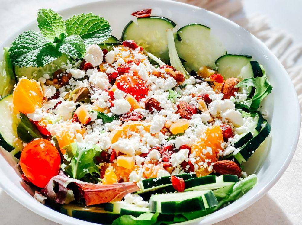 ilustrasi cucumber salad (unsplash.com/Yehleen gaffney)