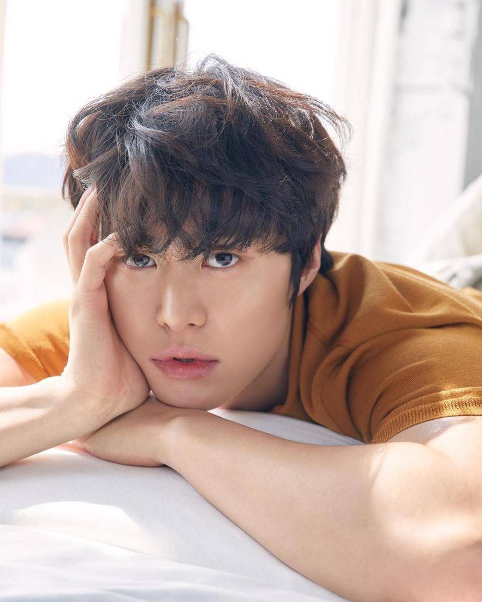 Gong Myung (instagram.com/0myoung_0526)