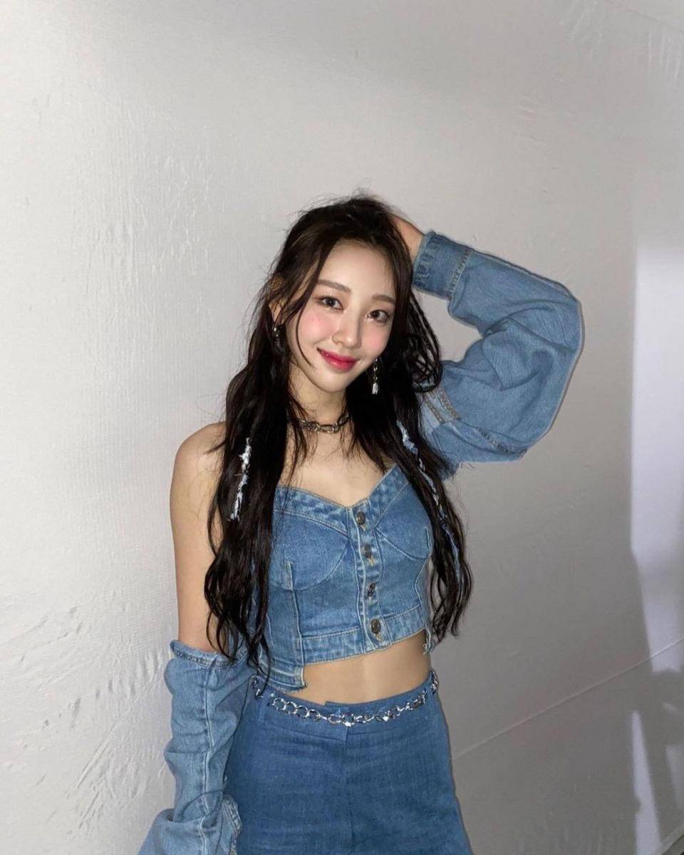 Yves LOONA (instagram.com/itshasooyoung)