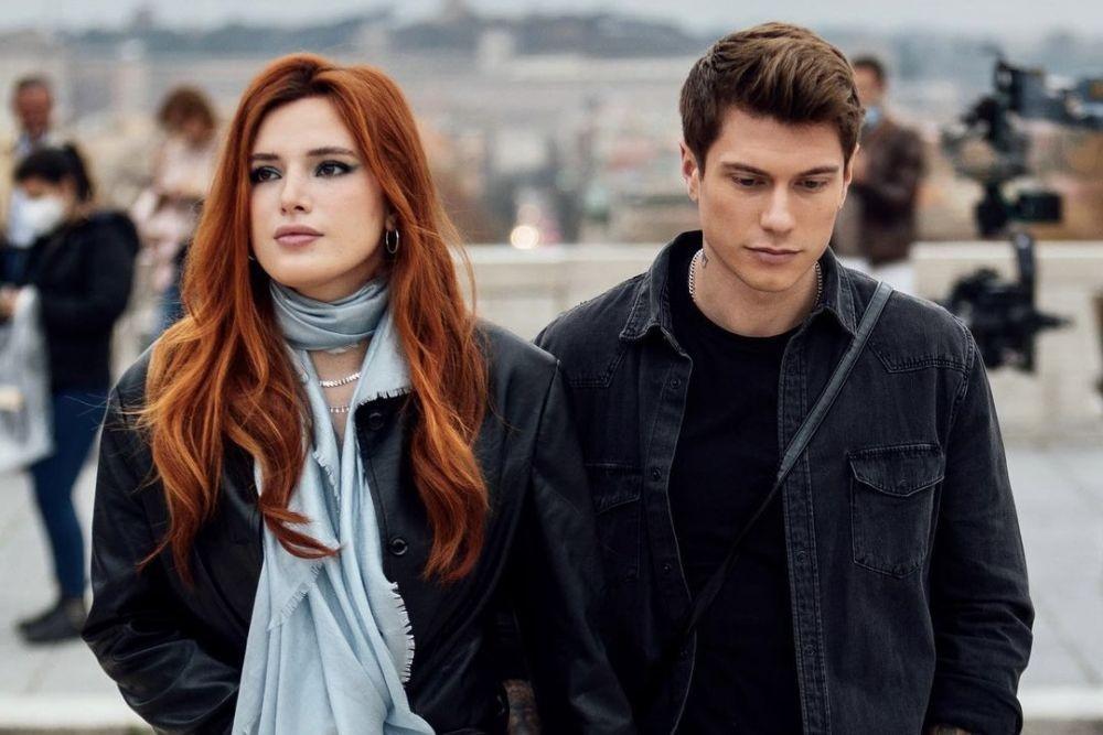 10 Potret Bella Thorne Sama Tunangan, Main Film Bareng