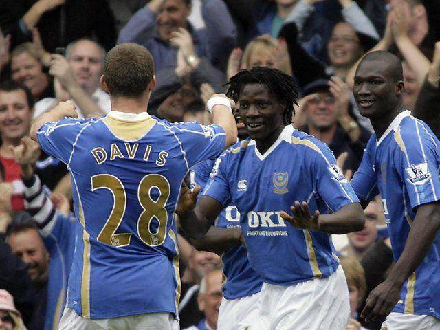 Selebrasi para pemain Portsmouth dalam kemenangan 7-4 atas Reading. (portsmouth.co.uk)