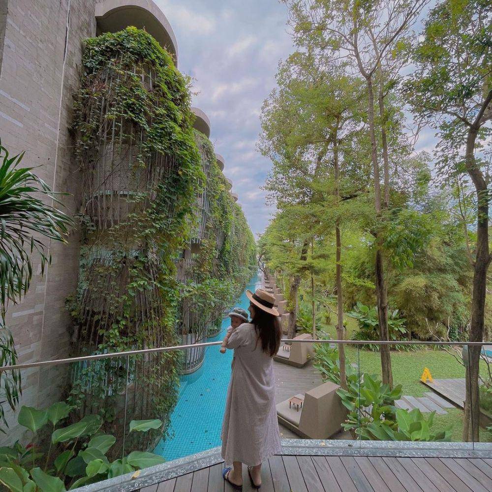 Tengku Dewi liburan sambil momong anak. (instagram.com/tengkudewiputri_tdp)