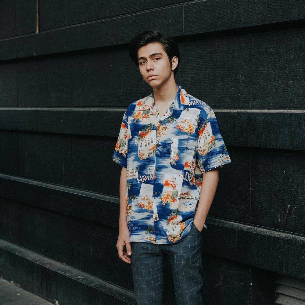 Hawaiian shirt dari Tropic Thunder Vintage (Instagram.com/tropicthundervintage)