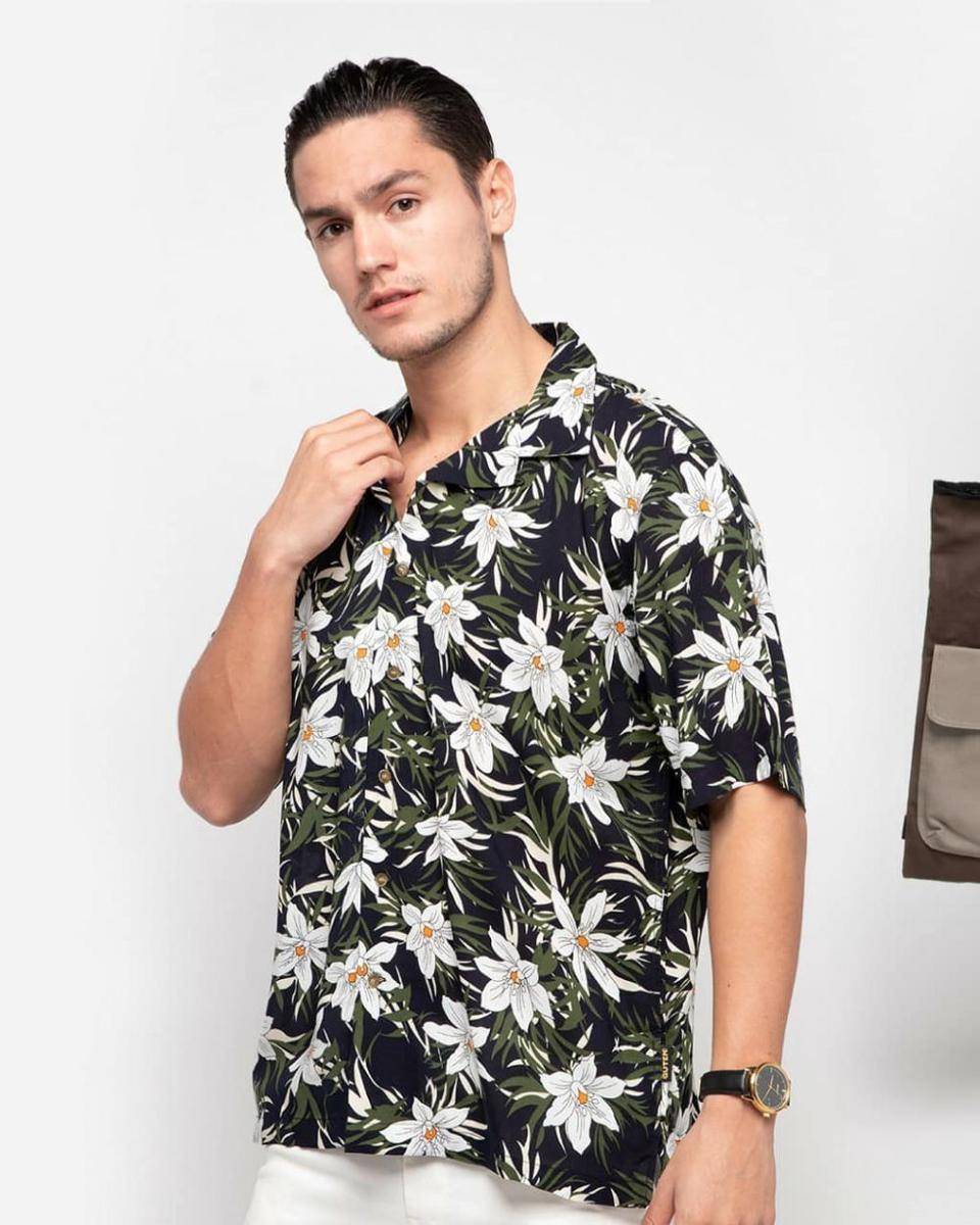 Hawaiian shirt dari Guten Inc (Instagram.com/guteninc)