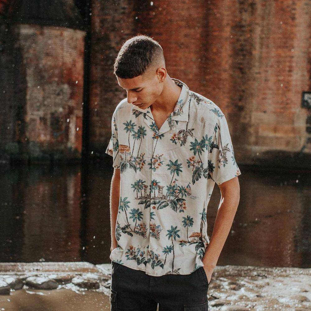 Hawaiian shirt dari Scape Gear (Instagram.com/scapegear)